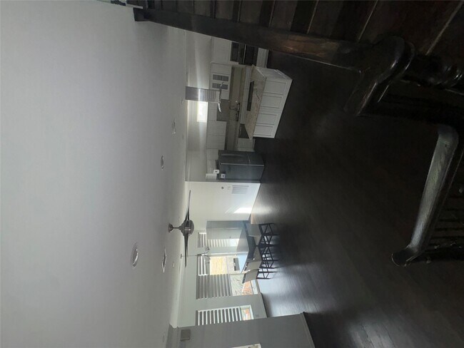 Building Photo - 150 Carson Ct