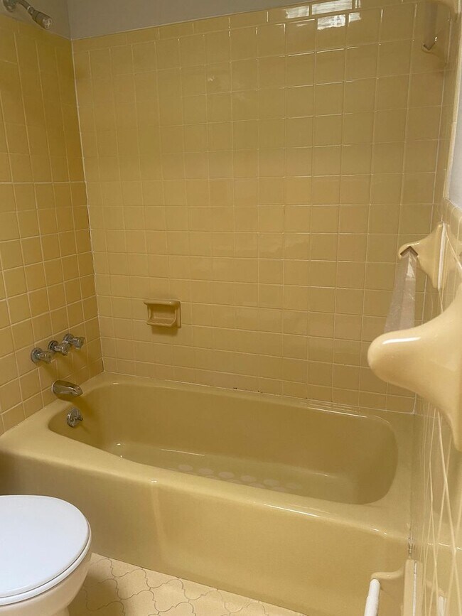 Building Photo - Residential