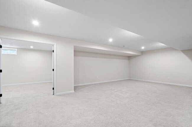 Building Photo - 2214 Larkspur Dr