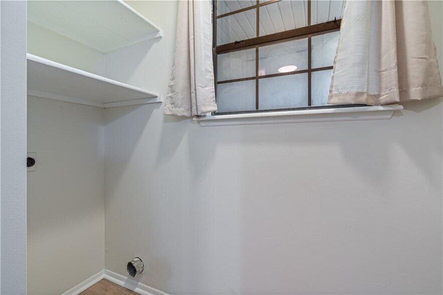 Building Photo - 3023 N Old Missouri Rd