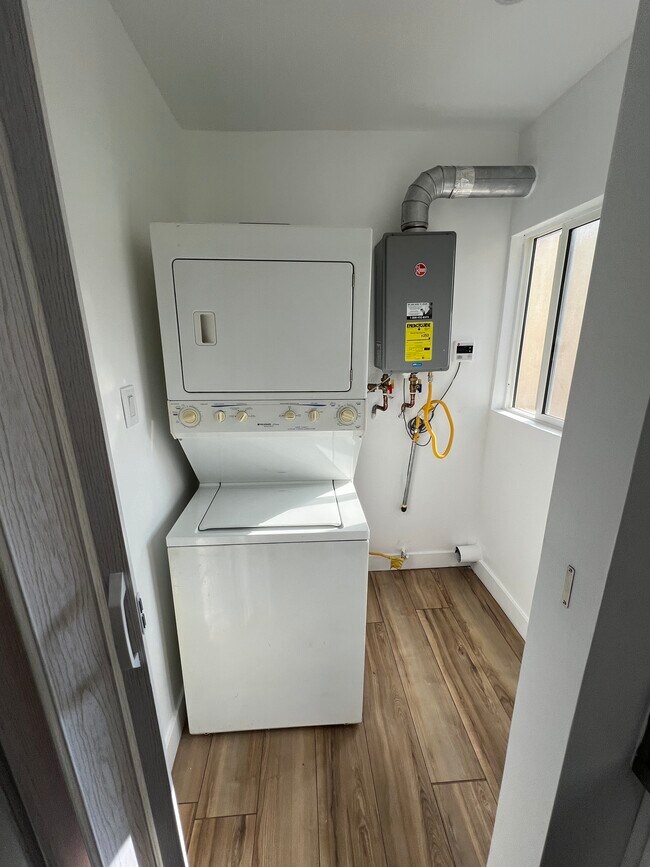 Building Photo - 3619 Edenhurst Ave