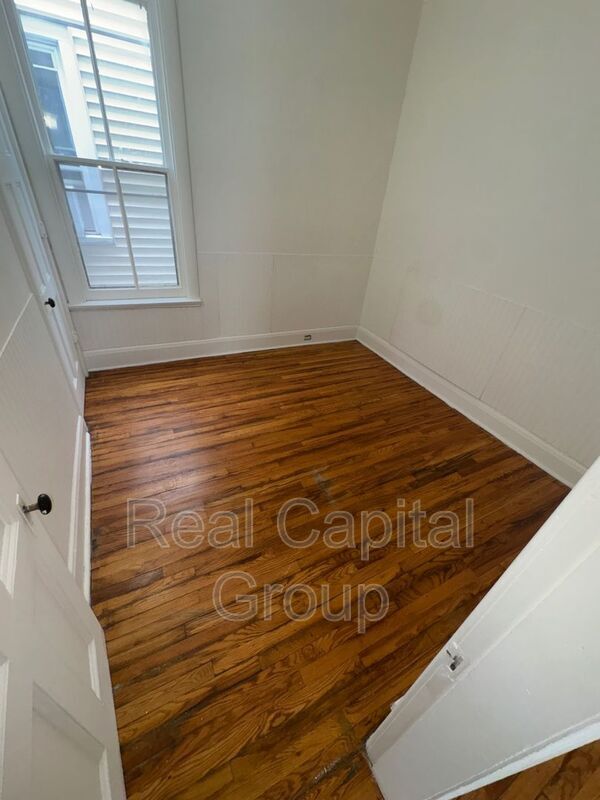 Building Photo - 130 5th Ave