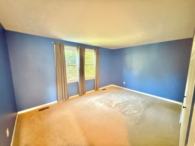 Building Photo - 4 bed house Gananda | HUGE OFFICE | GARAGE...