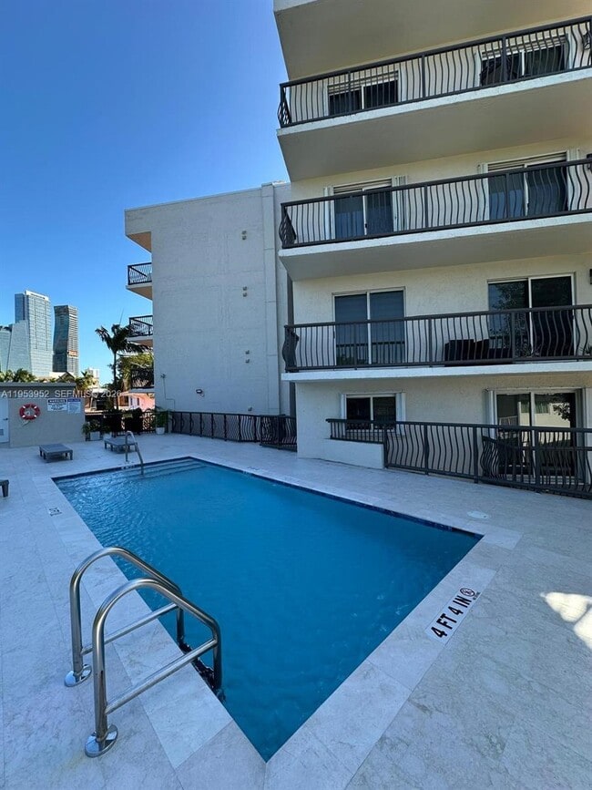 Building Photo - 1918 Brickell Ave