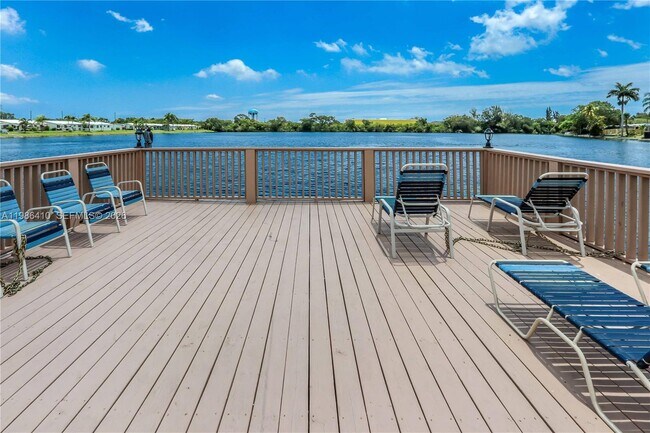 Building Photo - 2223 Park Ln