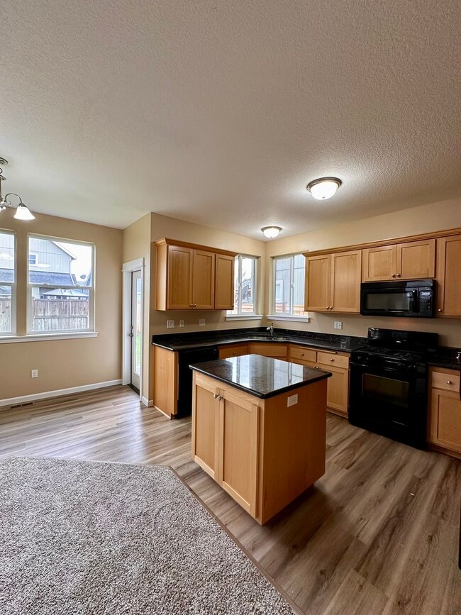Building Photo - Bethel Area Updated Four Bedroom