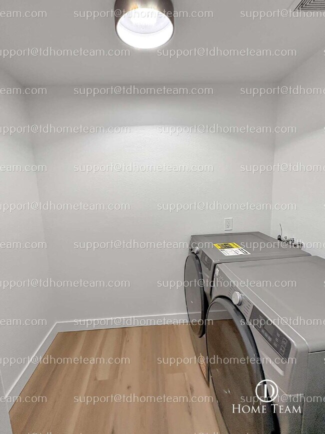 Building Photo - "RARE Downtown Bellevue Condo with Attache...