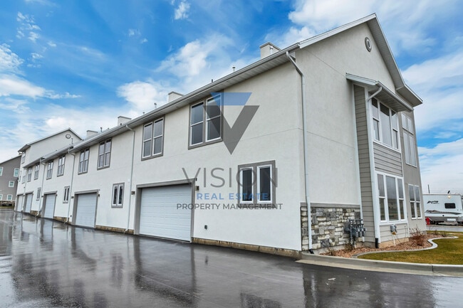 Building Photo - 1098 S High Ridge Dr
