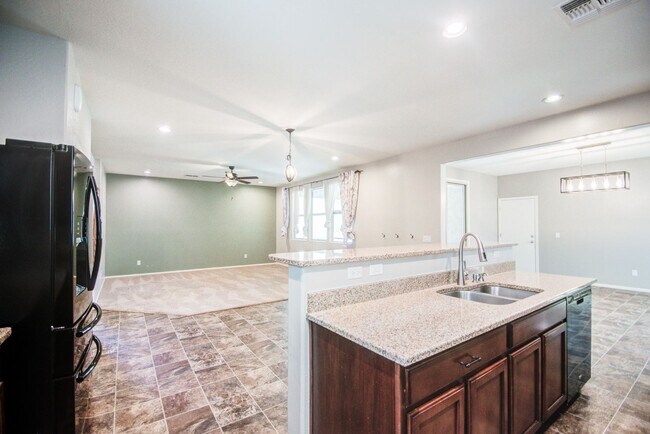 Building Photo - Stunning 3 bed plus Loft in Copper Ranch!
