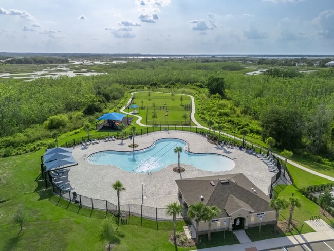 Building Photo - Premier 4bedrooms/2baths residence - Florida living at its finest!