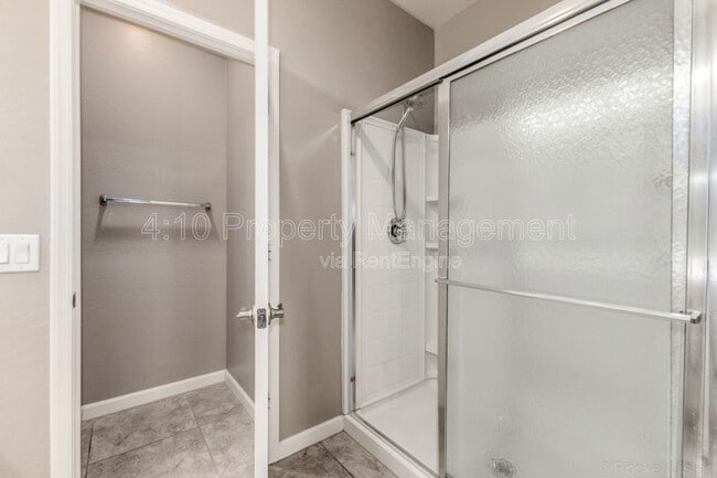 Building Photo - 1367 S Country Club Dr