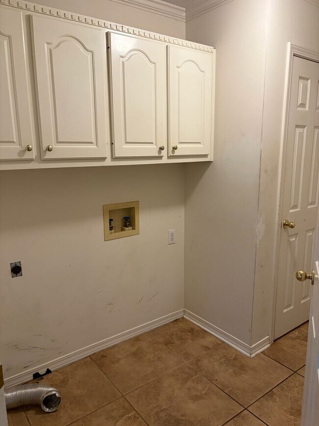 Building Photo - 89 Sir Henry Dr