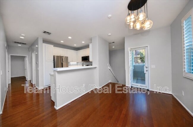 Building Photo - 27274 Arbor Pl