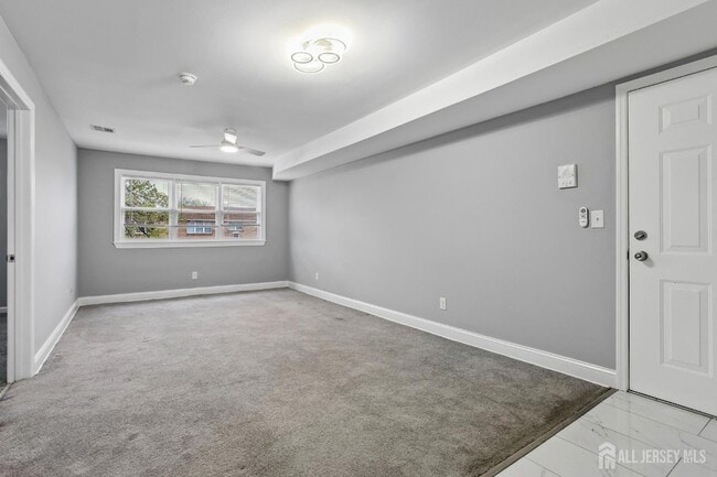 Building Photo - 396 College Dr