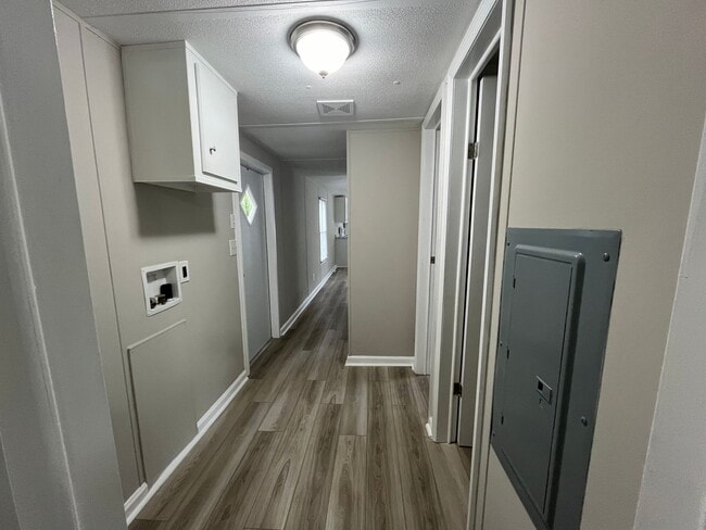 Building Photo - 3567 Blue Jay Rd