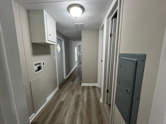 Building Photo - AVAILABLE NOW! Mobile Home with Large Yard in Guyton