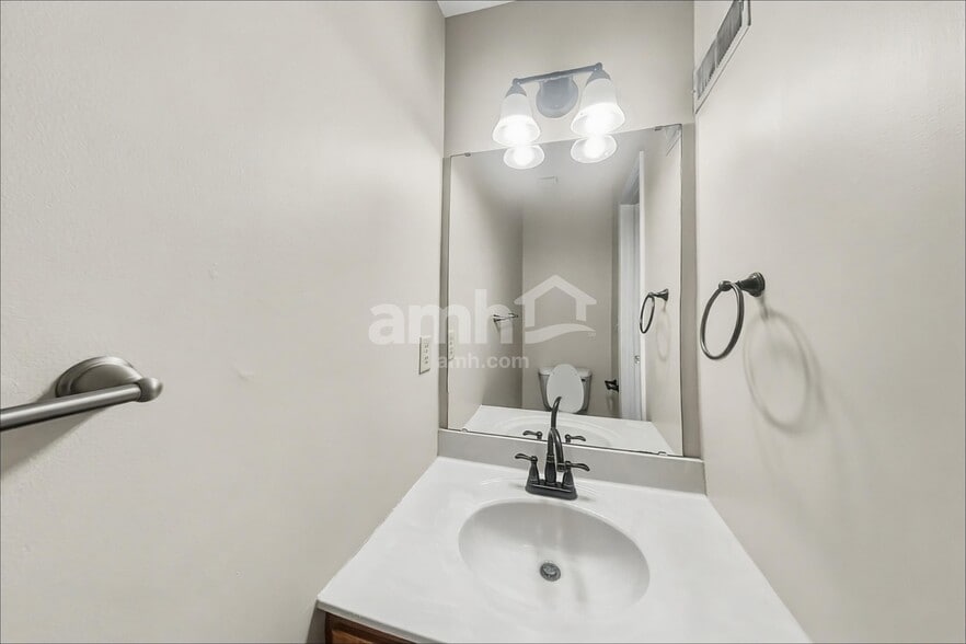 Building Photo - 10529 Williamswoods Dr