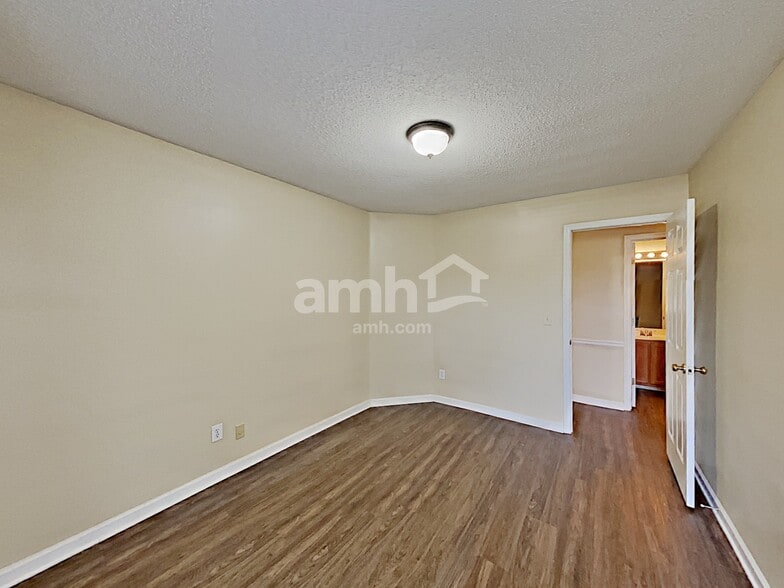 Building Photo - 4473 High Gate Ct NW
