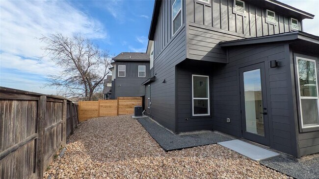 Building Photo - 2220 Yellow Jacket Ln