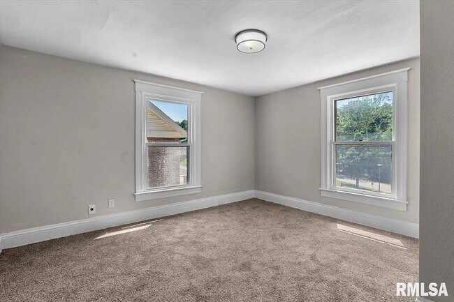 Building Photo - 1624 N 5th St