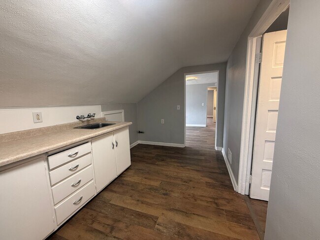 Building Photo - 407 N 12th St