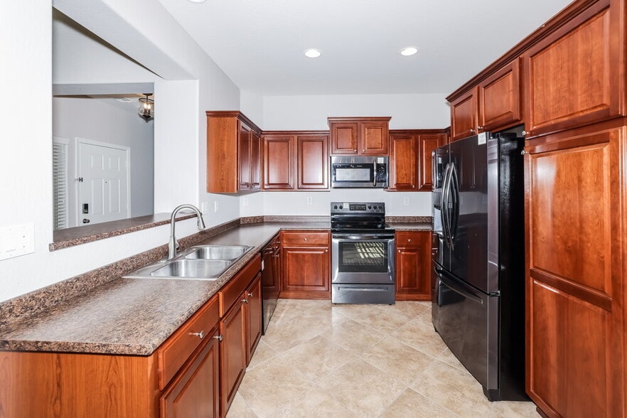 Building Photo - 41362 N Miles Ct