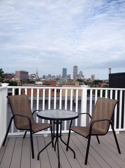 Building Photo - 1053 Beacon St