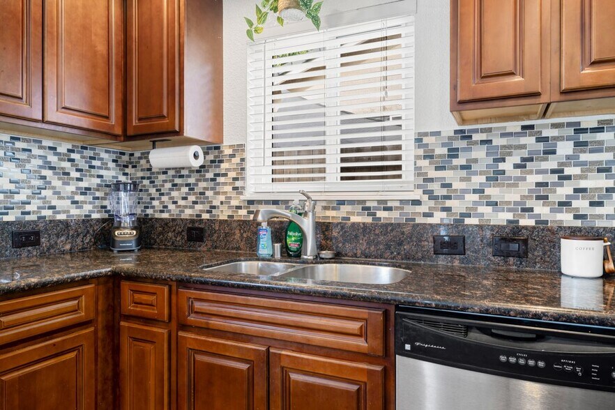 Building Photo - 10609 Olson Dr