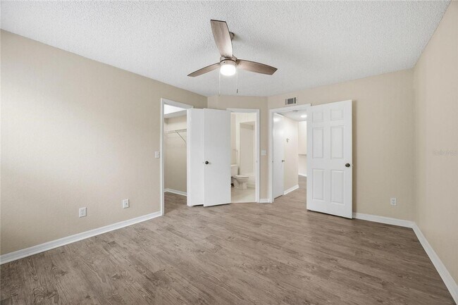 Building Photo - Location! Beautifully located condo just minutes from Orlando International Airport,