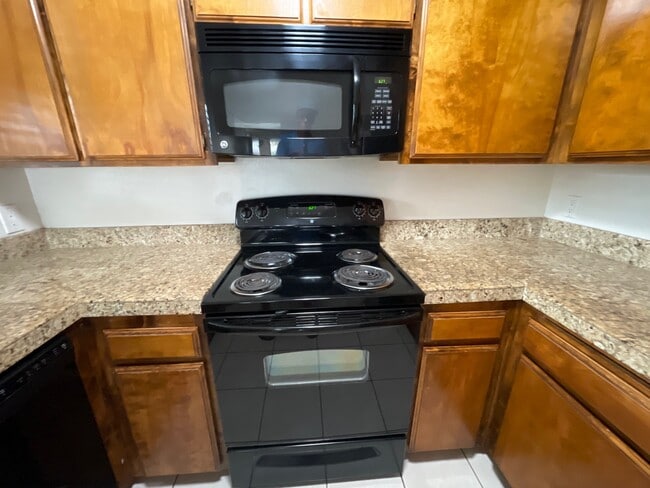 Building Photo - 2506 Levante St