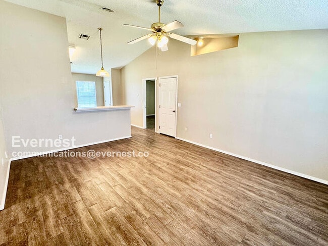 Building Photo - Lovely 3-Bedroom Home with Modern Amenitie...