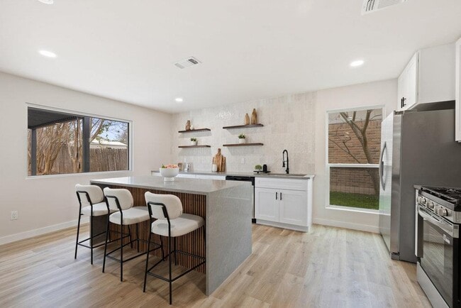 Building Photo - 6106 Bridlington Cir