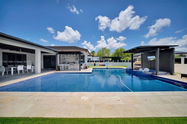 Building Photo - 1550 SW 89th Ct