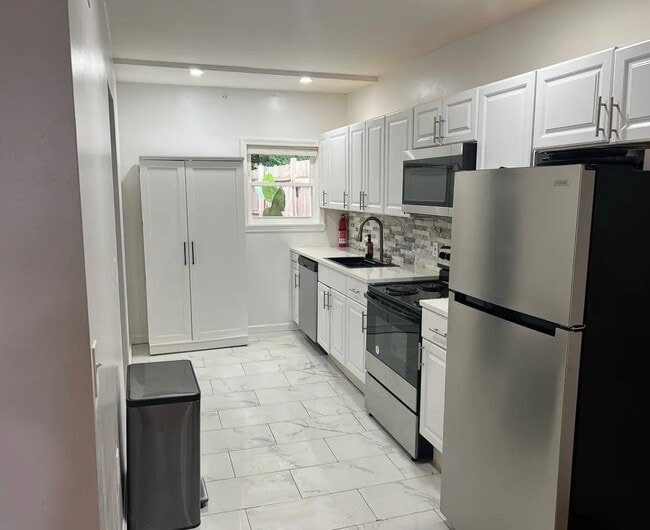 Building Photo - 1918 N 6th St