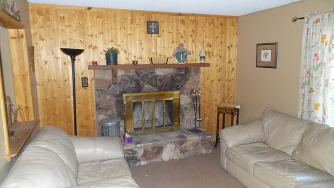 Building Photo - Nice Location