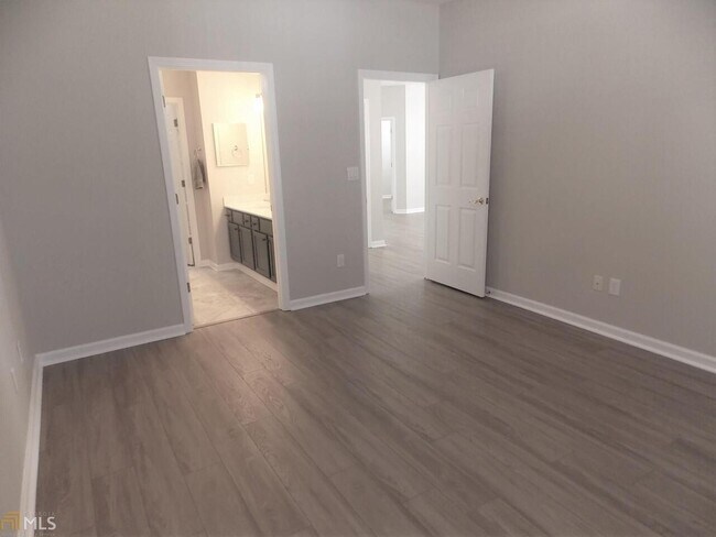 Building Photo - 2310 Applegate Ln