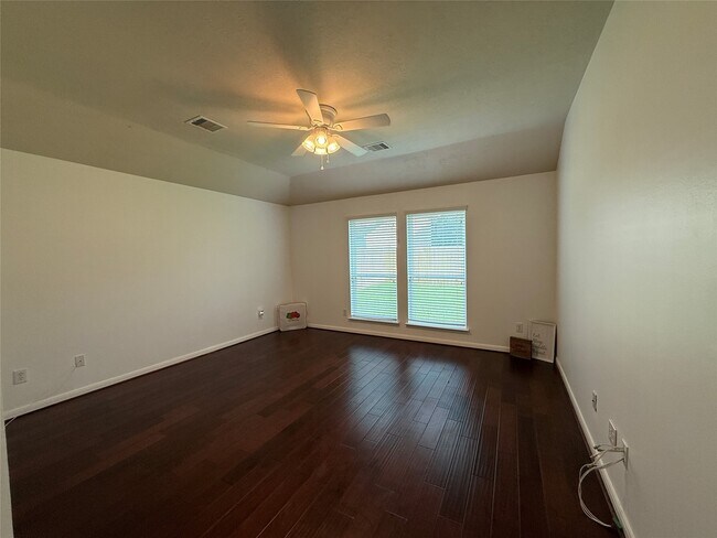 Building Photo - 15615 Lost Maples Dr