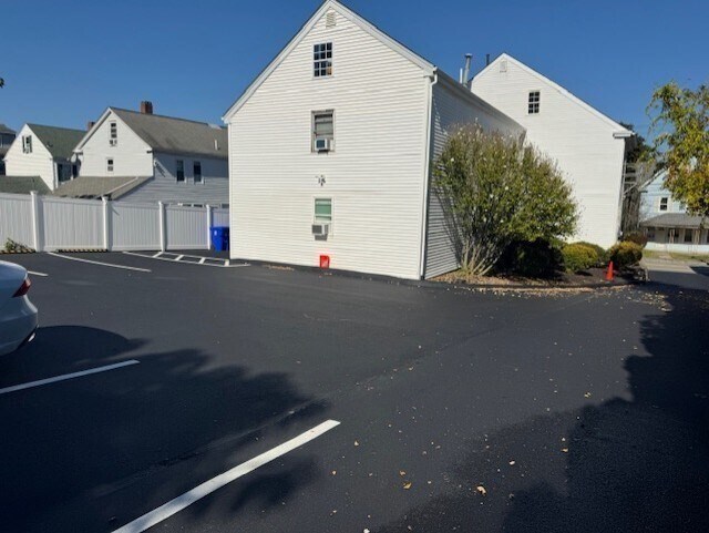 Building Photo - 61 Plain St