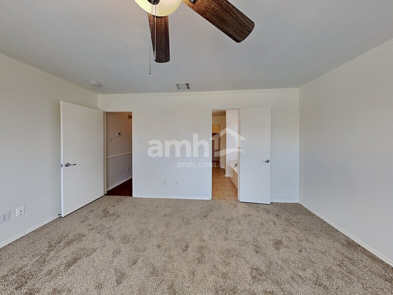 Building Photo - 9921 Thomas Jefferson Dr