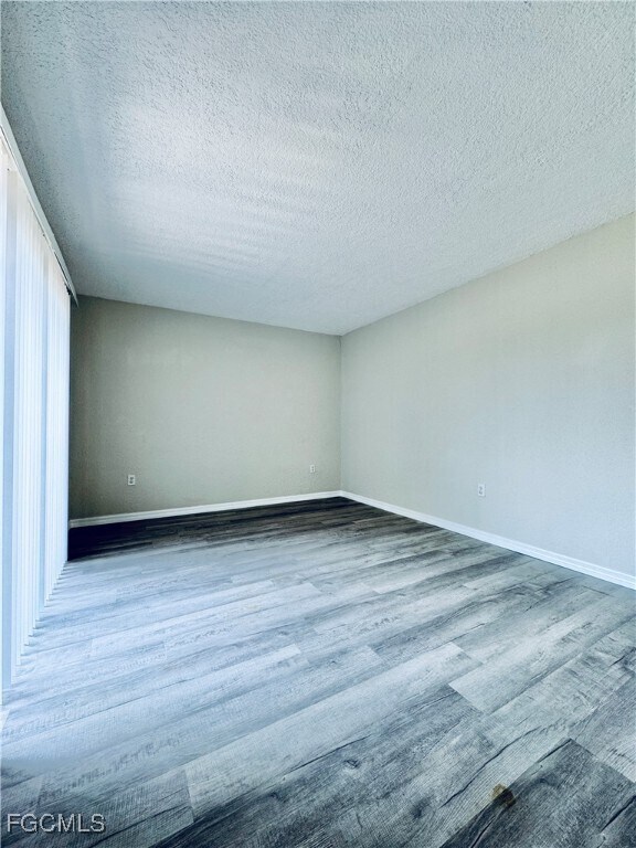 Building Photo - 5205 Cedarbend Dr