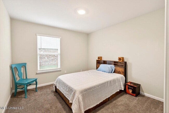 Building Photo - 1086 Enclave Cir