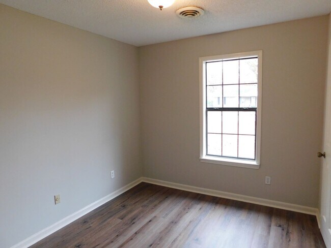 Building Photo - 6630 Gatewood Cir