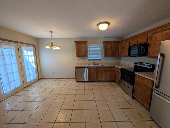 Building Photo - 3201 Lois Arlene Cir