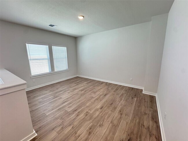 Building Photo - 112 Corn Ln