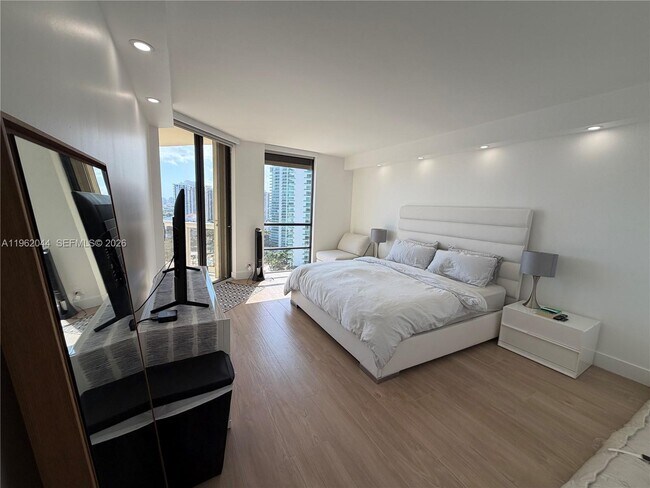 Building Photo - 20191 E Country Club Dr