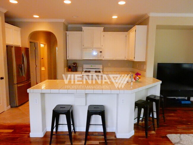 Building Photo - 550 Davenport Way