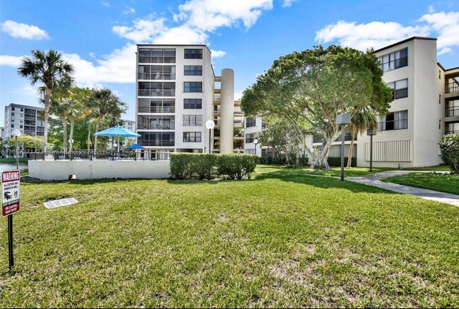 Building Photo - 2311 S Cypress Bend Dr