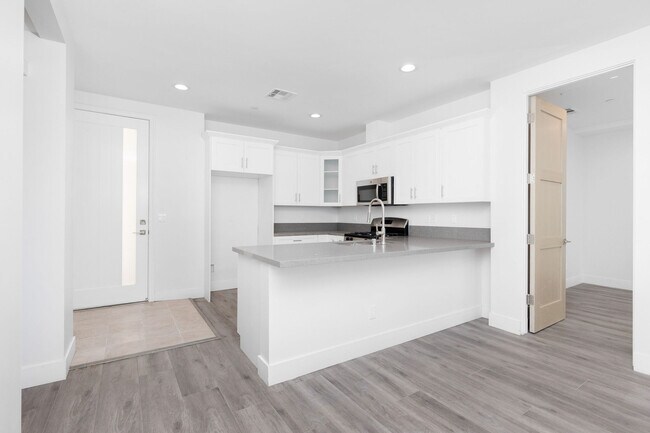 Building Photo - 4440 W 153rd St