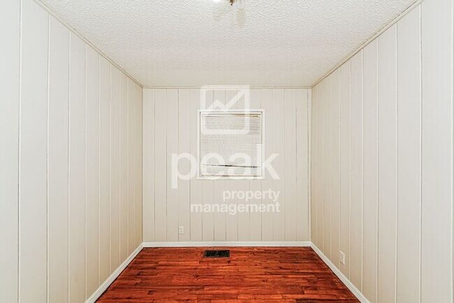 Building Photo - $1200! Beautiful 3 Bed/ 1 Bath home in Birmingham! Apply by 3/26 and save 50% off first month's r...