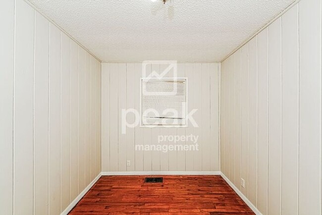 Building Photo - $1200! Beautiful 3 Bed/ 1 Bath home in Birmingham! Apply by 3/5 and save 50% off first month's rent!